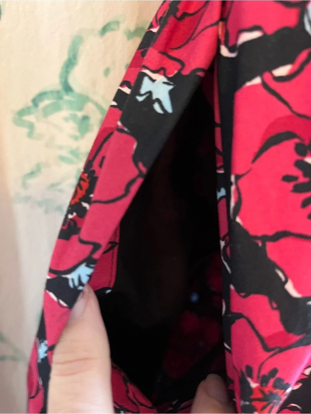 🌺🖤 **Kate Spade Poppy Toss Midi Dress – Bold, Feminine & Show-Stopping** 🖤🌺